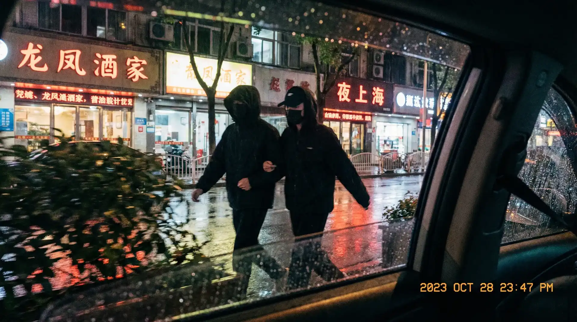 Bet365娱乐 - 顶流明星深夜密会现场抓拍照片